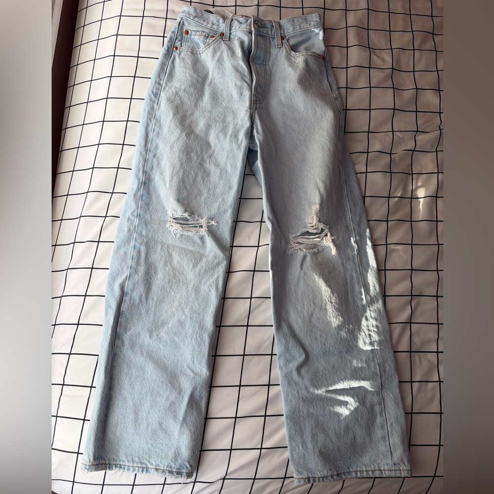 Woman’s Levi Jeans With Rips, Light Wash Size 25 High Rise